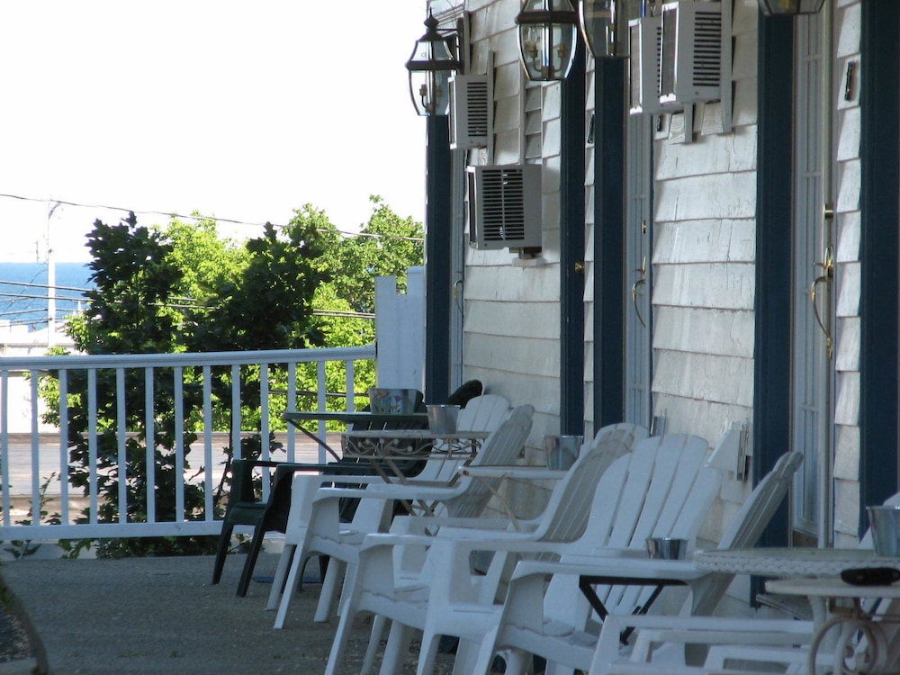 The Landings Inn and Cottages at Old Orchard Beach - photo 17