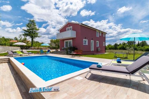 Villa May with a Heated Pool by Istrabook — 4-Star Luxury Hotel in Tinjan, Croatia