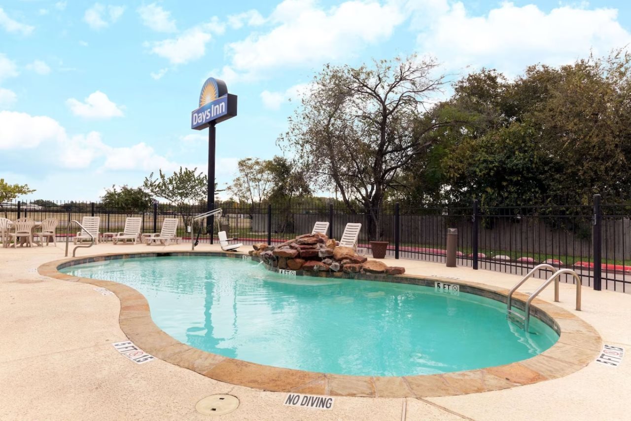 Days Inn by Wyndham San Antonio at Palo Alto - photo 5