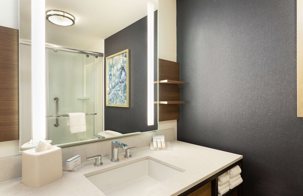 Hilton Garden Inn Melville - photo 20