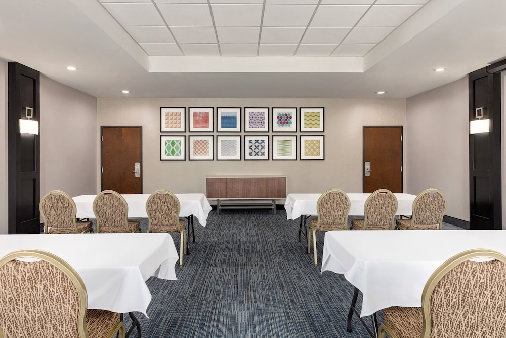 Holiday Inn Express Hotel & Suites Waycross by IHG - photo 44