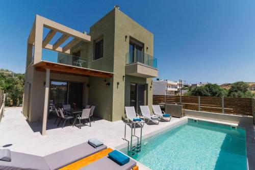 Family Villa Okalia — 4-Star Luxury Hotel in Alimos, Greece