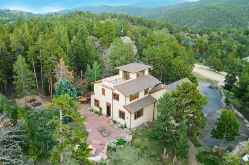Luxurious Rocky Mountain Retreat above Boulder — hotel in Nederland
