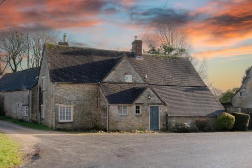 Woodmancote Manor Cottage — 4-Star Luxury Hotel in Cirencester, United Kingdom