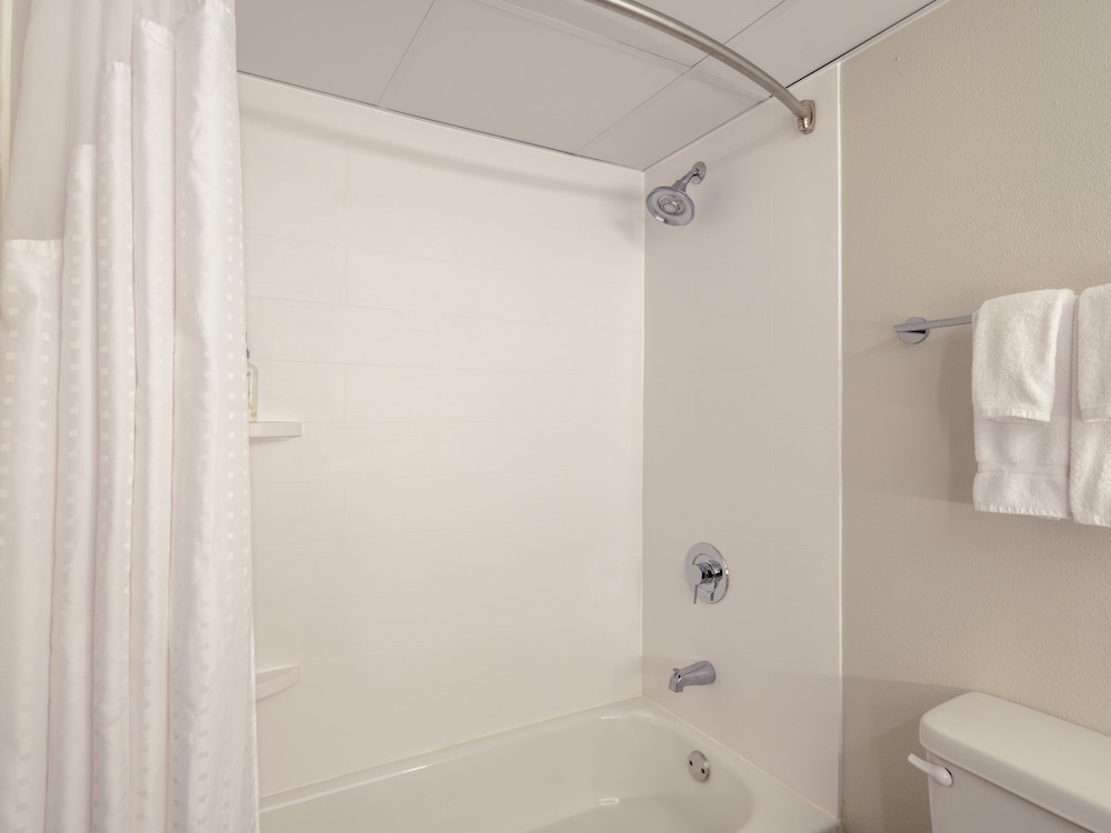 Holiday Inn Express Greensboro I 40 at Wendover an Ihg Hotel - photo 30