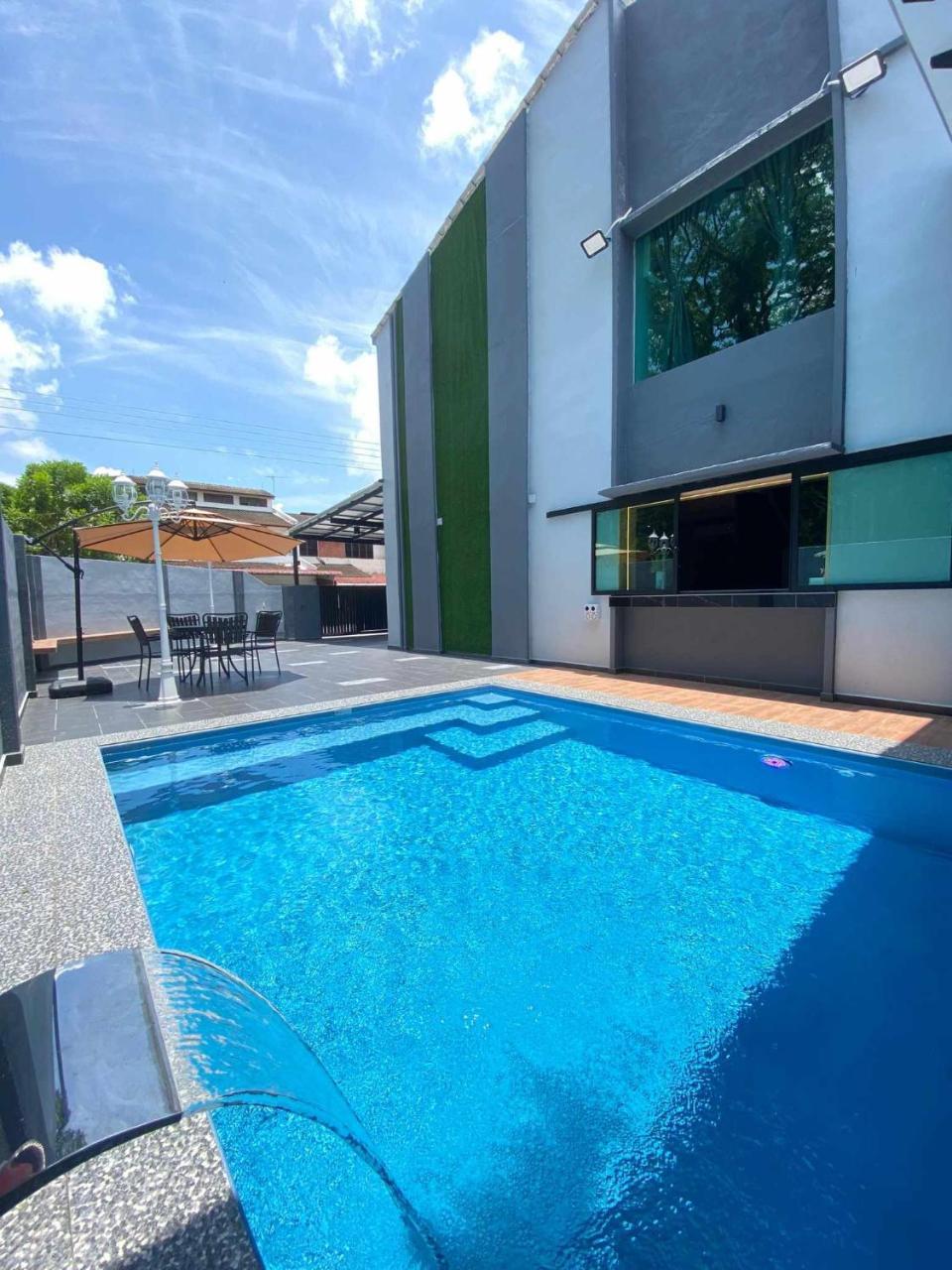 LYL Jaccuzi Private Pool House 16PAX — 4-Star Luxury Hotel in Ipoh, Malaysia