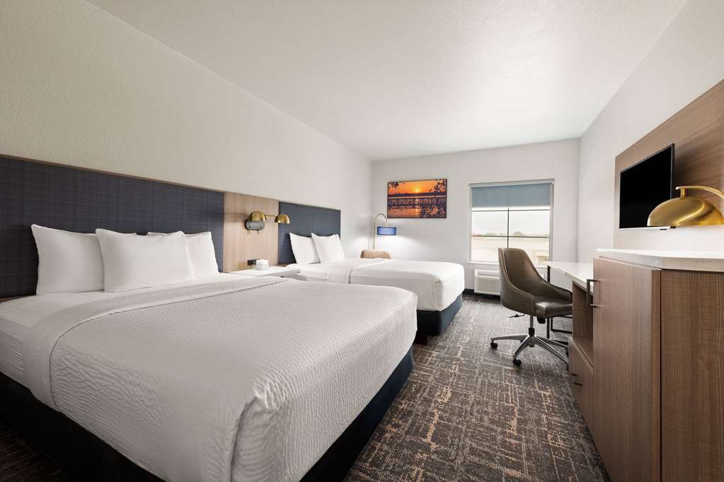 La Quinta Inn & Suites by Wyndham Ft. Worth Forest Hill TX - photo 12