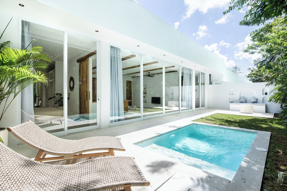 Chic 2BR Villa 5min to Bingin's Coastal Bliss — 4-Star Luxury Hotel in Pecatu, Indonesia