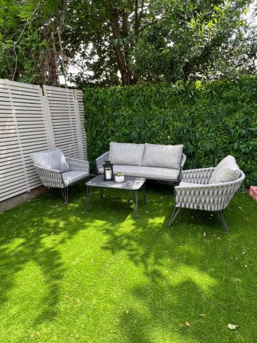 Beautiful 5 bedroom private house in quiet London street 2 minutes from station — 4-Star Luxury Hotel in London, United Kingdom