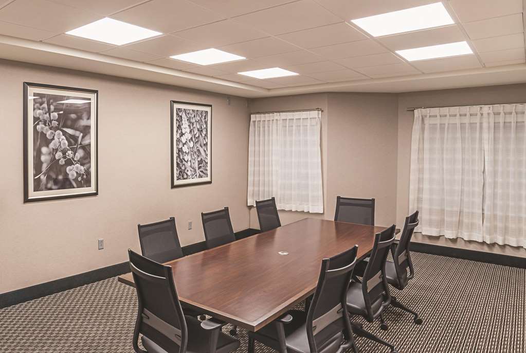 La Quinta Inn & Suites by Wyndham Flagstaff - photo 37