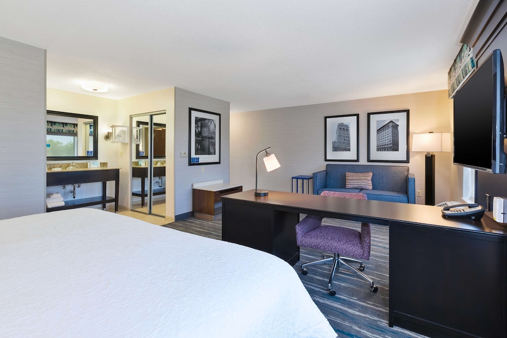 Hampton Inn & Suites Flint Grand Blanc - photo 10
