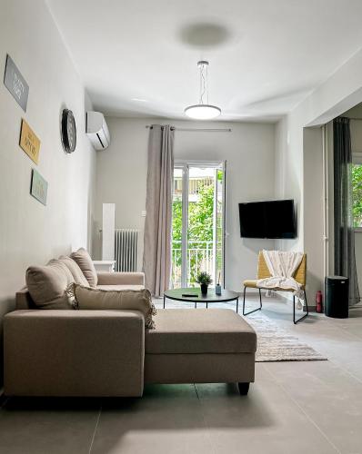 Metro Chic Haven: Modernized Urban Studio near the Tram — 4-Star Luxury Hotel in Athens, Greece