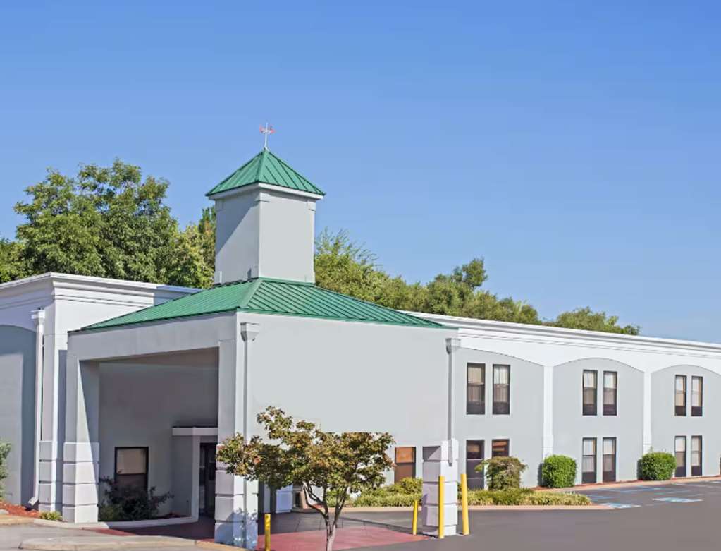 Super 8 by Wyndham Chattanooga Hamilton Place - featured photo