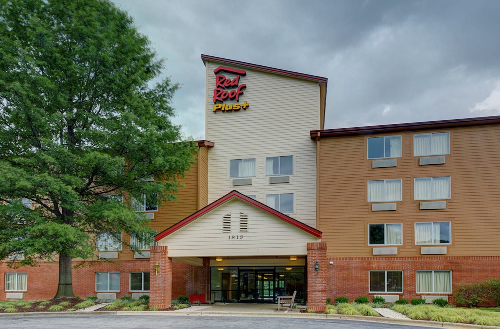 Red Roof Inn PLUS Raleigh Downtown NCSU Conv Center - photo 32