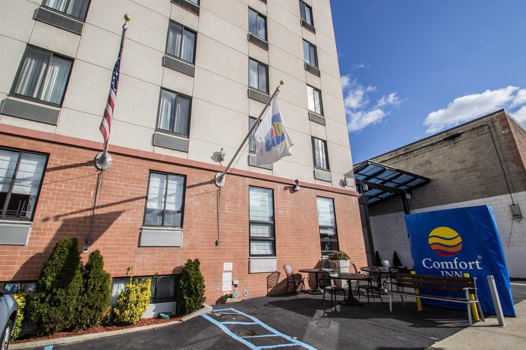Red Lion Inn and Suites Brooklyn - photo 2
