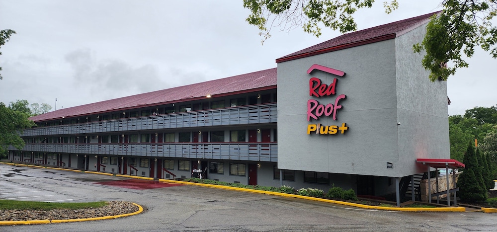Red Roof Inn PLUS Pittsburgh East Monroeville — hotel in Monroeville