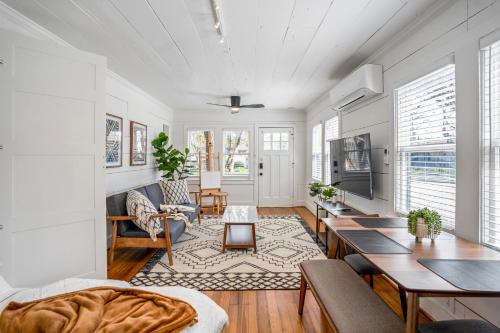 Historic Heights Artist Boho Bungalow — 4-Star Luxury Hotel in Houston, United States