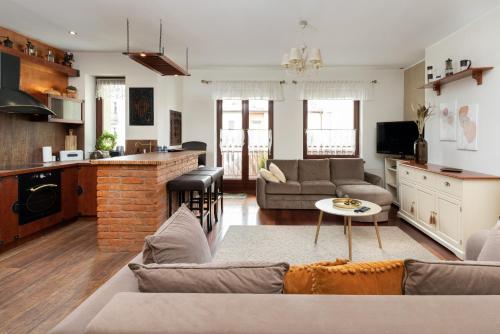 Gdynia Centrum Wyjątkowy Apartament przy Promenadzie z Balkonem by Noclegi Renters — 4-Star Luxury Hotel in Gdynia, Poland