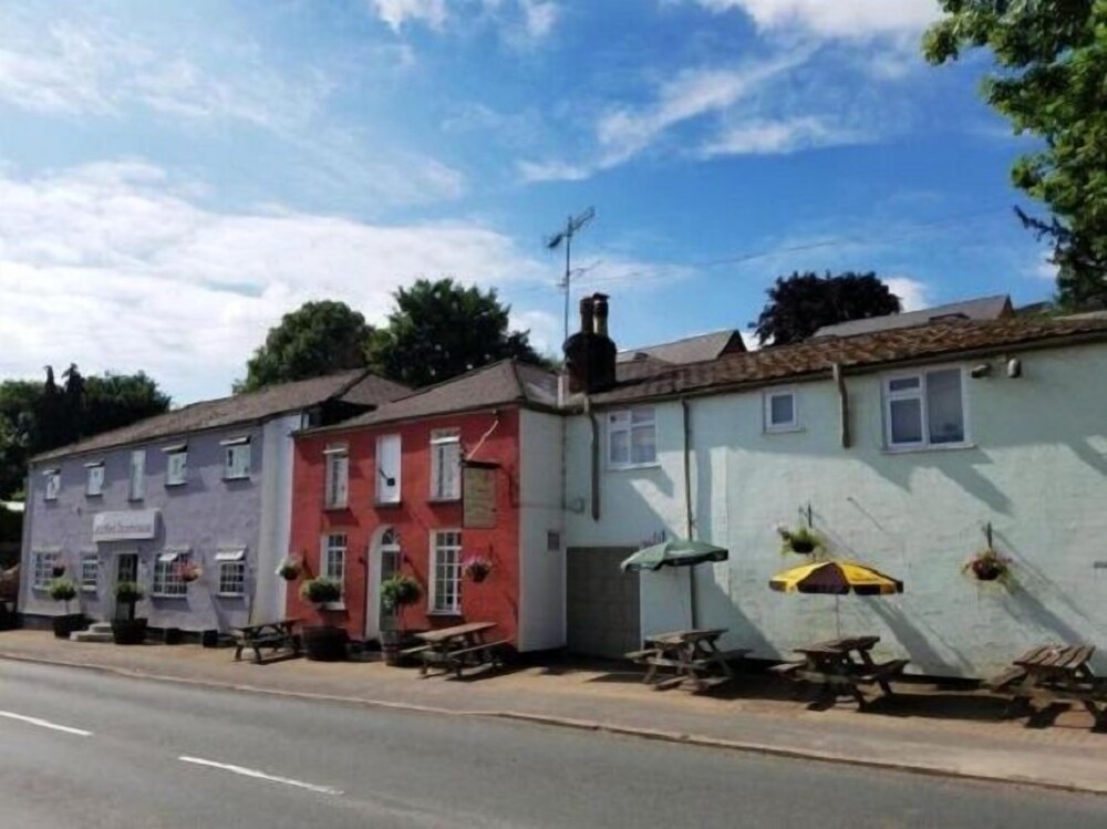 The Isca Arms - last minute hotel in Newport
