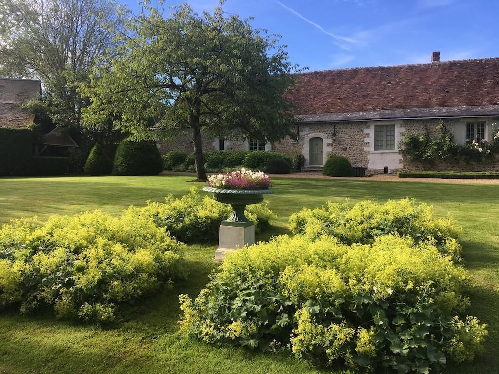 Manoir de Maucartier — 4-Star Luxury Hotel in Monnaie, France