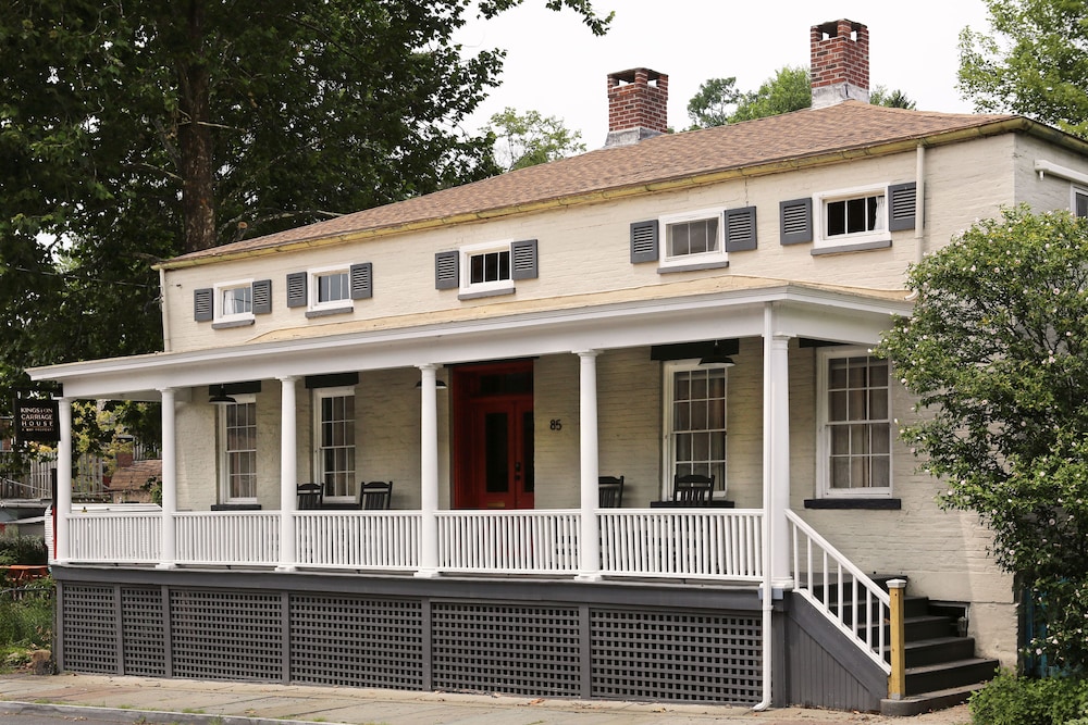 Kingston Carriage House — 4-Star Luxury Hotel in Kingston, United States