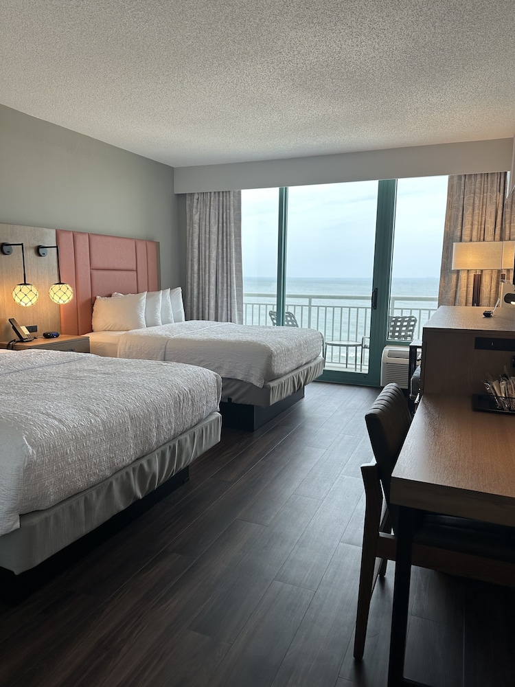 Hampton Inn Virginia Beach Oceanfront South - photo 8