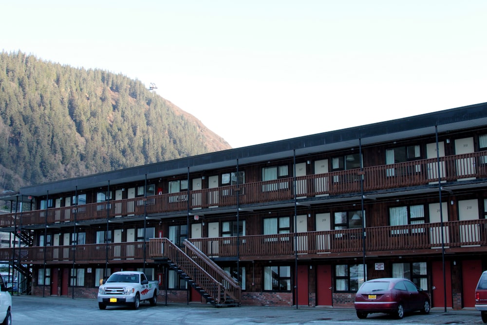 The Driftwood Hotel - photo 27