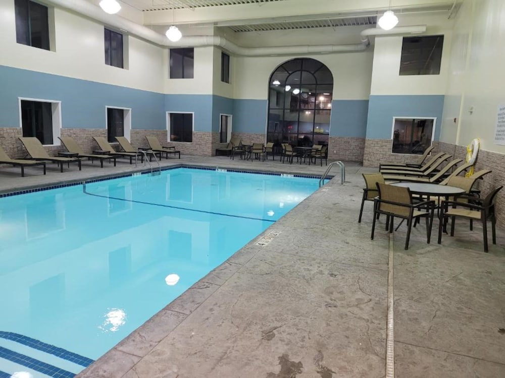Holiday Inn Express Hotel & Suites Buffalo Airport by IHG - photo 26