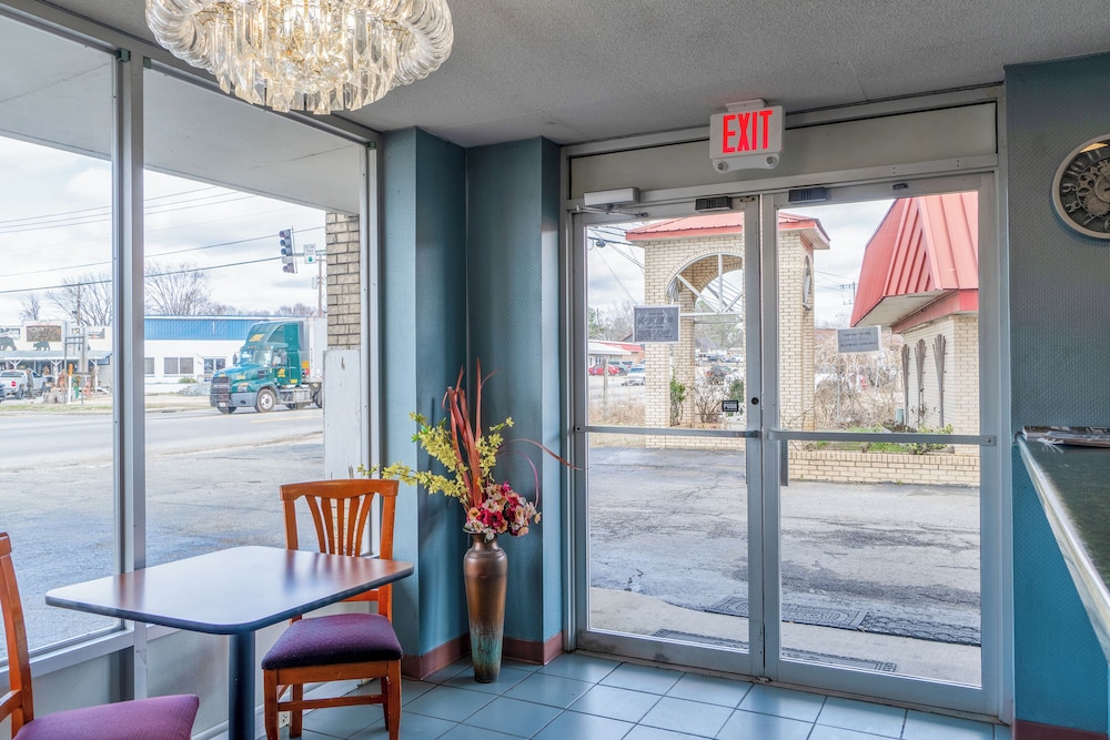 Ozark Junction mountain view by OYO - photo 20
