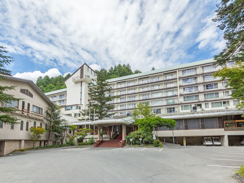 Tateshina Grand Hotel Takinoyu - carbon neutral hotel in Chino