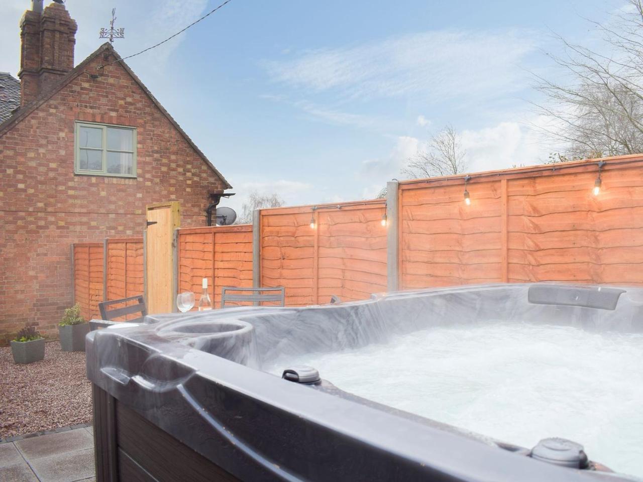 The Classroom - carbon neutral hotel in Bourton