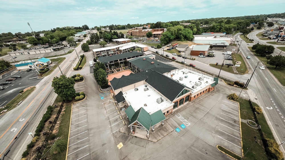 Riverside Inn & Suites by OYO Danville Ceaser Casino - featured photo