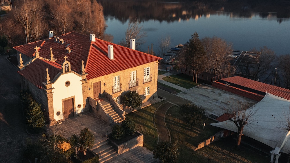 Casa da Ribeira — 4-Star Luxury Hotel in Marco De Canavezes, Portugal