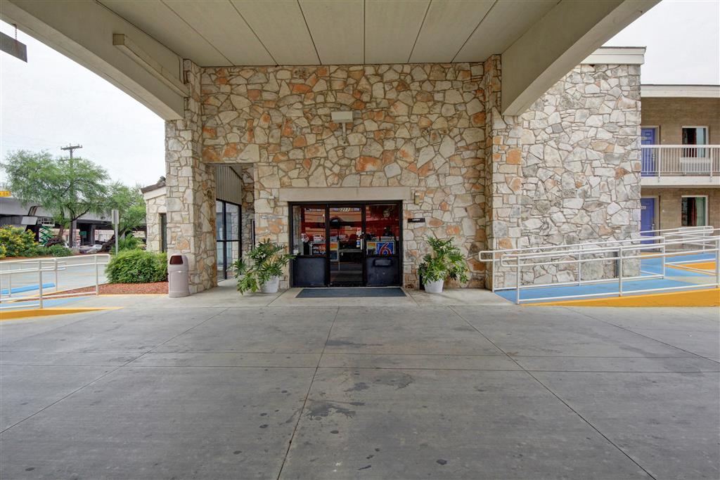 Motel 6 San Antonio TX Downtown Market Square - photo 8