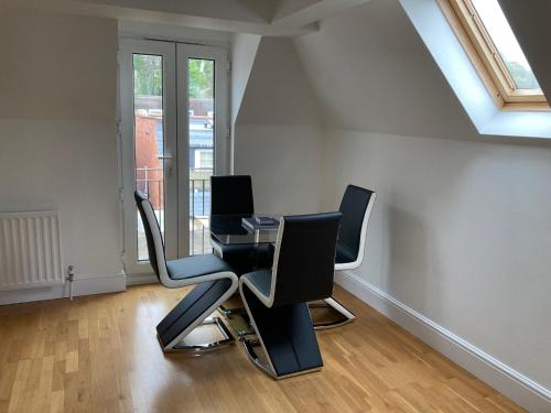 2 Bed Apt in Chorleywood Near Station — 4-Star Luxury Hotel in Rickmansworth, United Kingdom