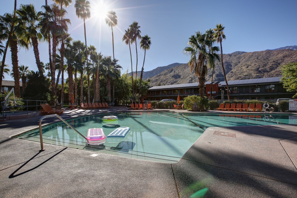 Caliente Tropics Hotel - photo 61