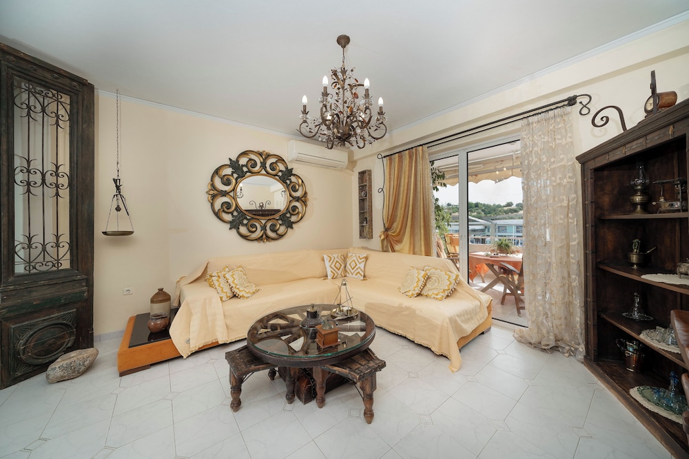 Helena's Home — 4-Star Luxury Hotel in Markopoulo, Greece