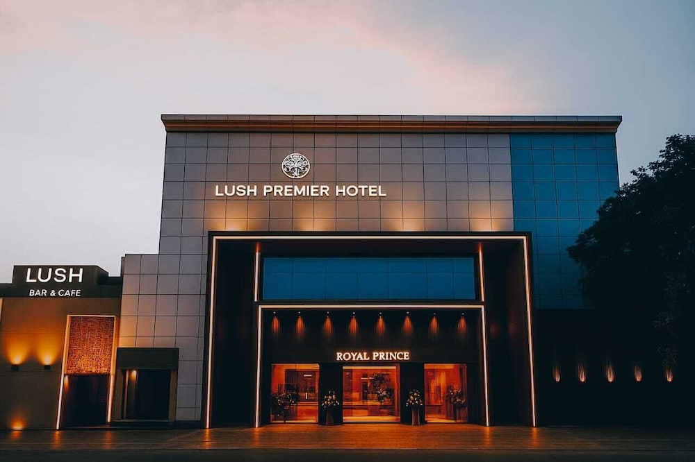 Lush Premier Hotel in Kanpur, India