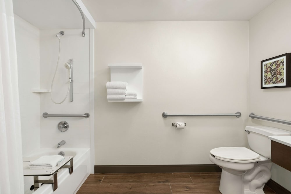 Hampton Inn Portland Airport - photo 17