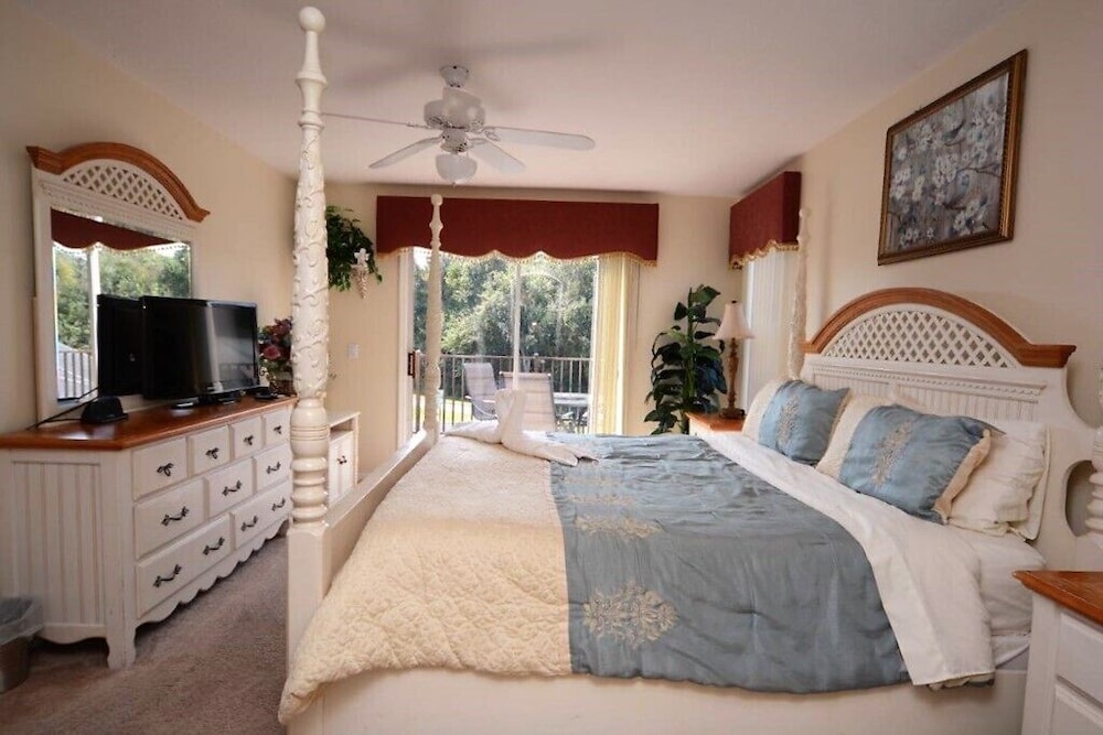 86340 2 story Pristine 4 bed Pool Home W hot Tub & Balcony — 4-Star Luxury Hotel in Kissimmee, United States