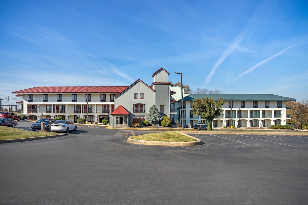 HomeTowne Studios by Red Roof Lancaster - photo 35