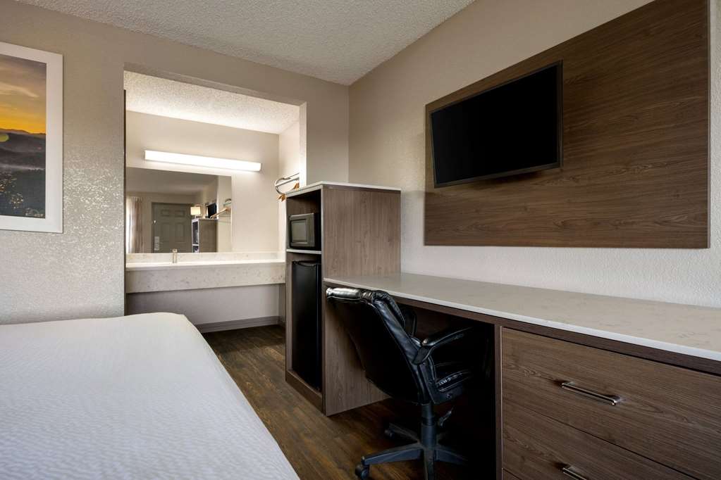 Days Inn by Wyndham Fresno South - photo 20