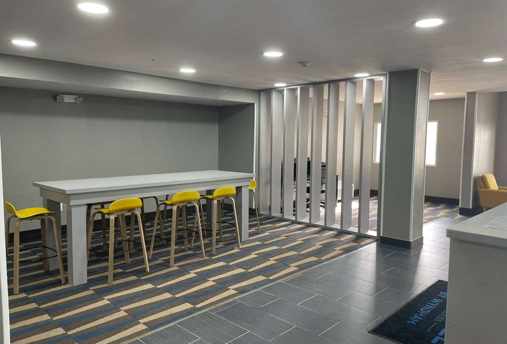 Microtel Inn & Suites by Wyndham Bossier City - photo 57