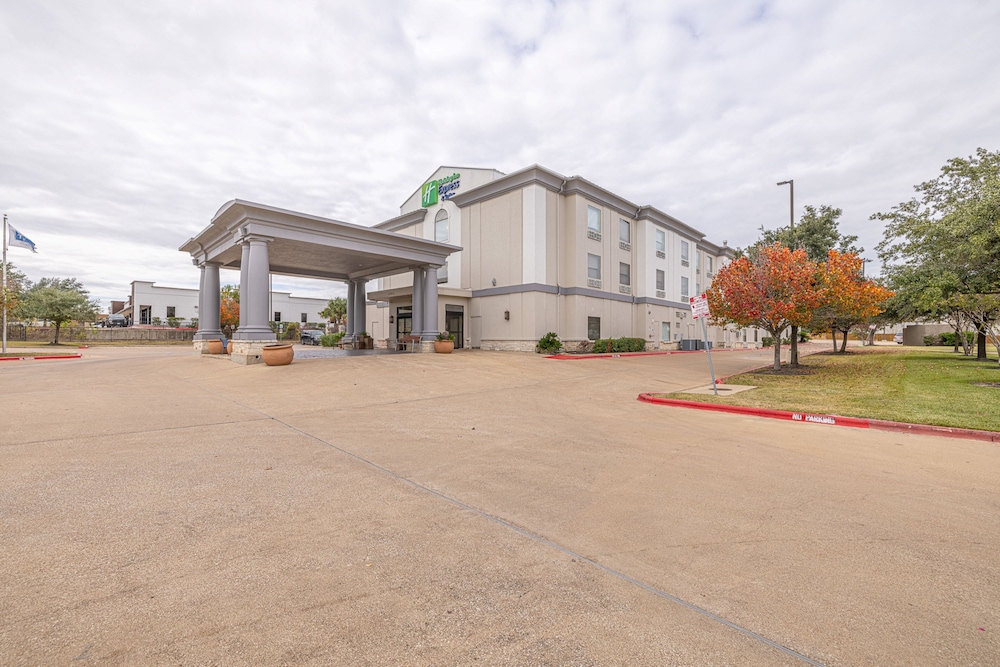 Holiday Inn Express & Suites College Station by IHG - photo 63
