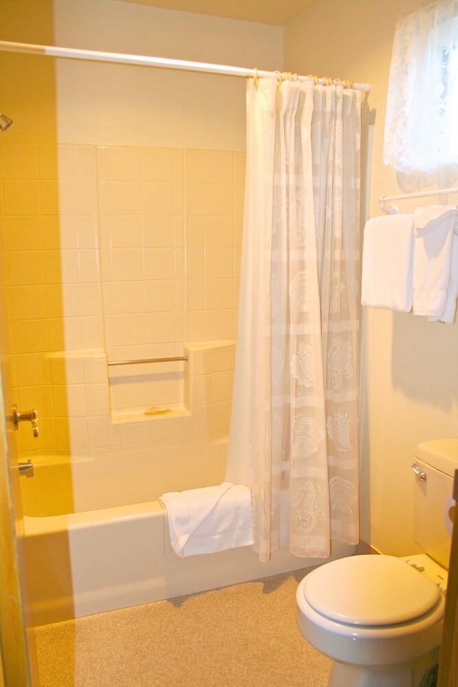 Captains Cove Inn - photo 18