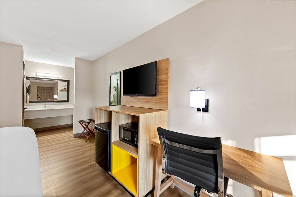 Days Inn by Wyndham Brownsville - photo 25