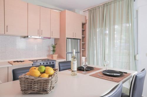 5 min from Papageorgiou Free Indoor Parking — 4-Star Luxury Hotel in Thessaloniki, Greece