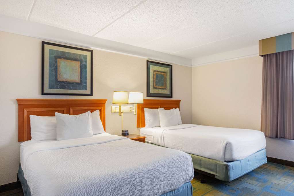 La Quinta Inn & Suites by Wyndham Ft. Lauderdale Plantation - photo 15