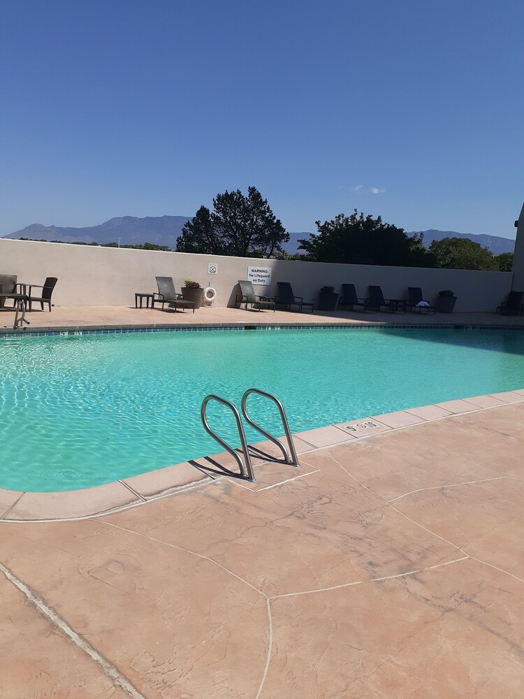 Sheraton Albuquerque Airport Hotel - photo 17