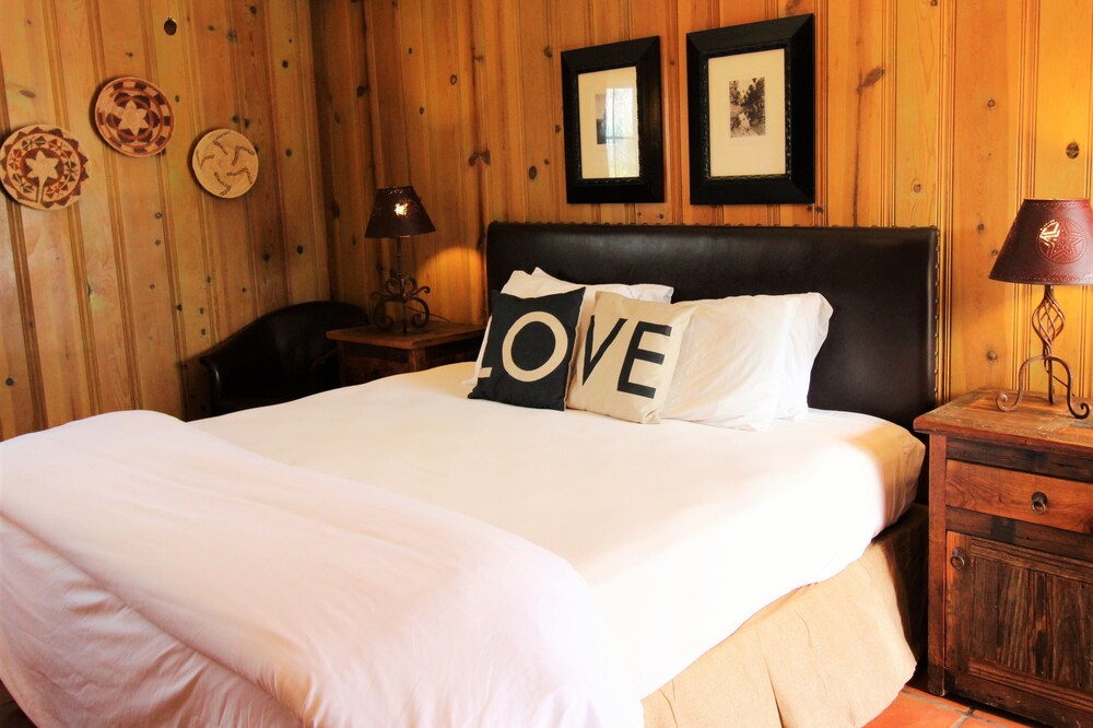 The Maverick Inn - photo 9